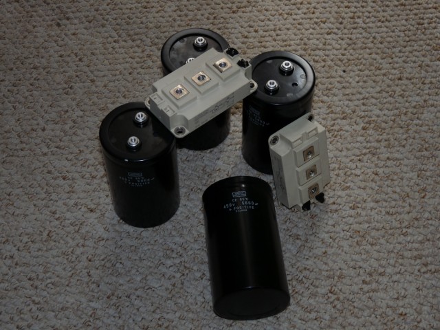 Kondensatory i moduły IGBT
