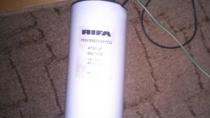 Kondensator filtrujący zasilanie z MOTa 350VDC 4700uF
